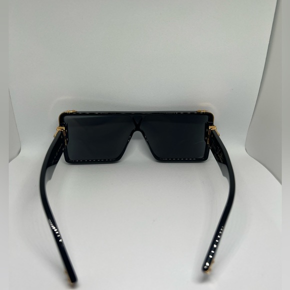 2020 LV Sunglasses - Picture 3 of 8